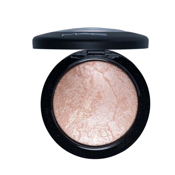 MAC Mineralize Skinfinish Highlighter - Soft and Gentle - Picture 2 of 3